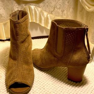 BIG BUDDHA WOMENS PEEP TOE SUEDE BOOTIES